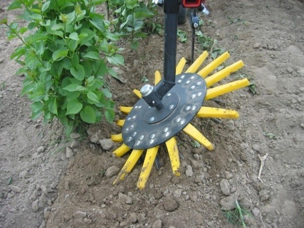 Finger weeder