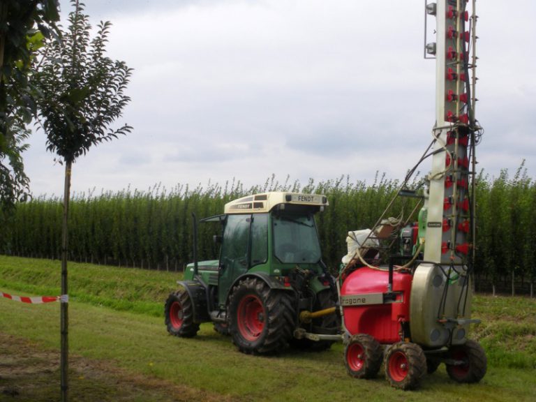 Mast sprayer