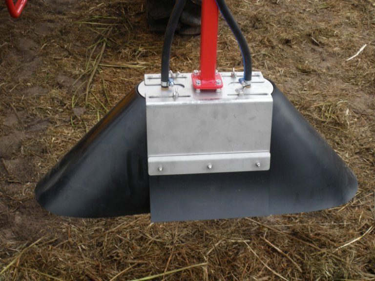 Weed spraying hoods