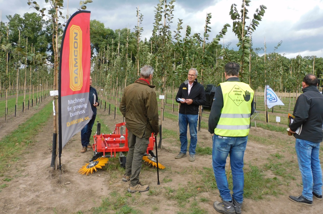 A lot of interest in Damcon hoeing machine at meeting at M. van den Oever Nurseries