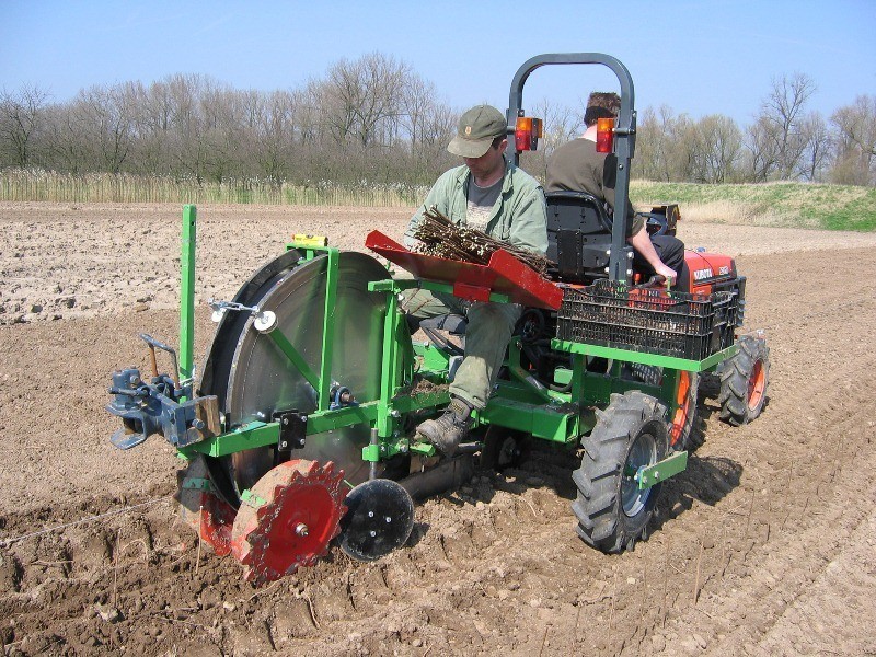 Basrijs disc plant machine - Damcon tree nursery equipment