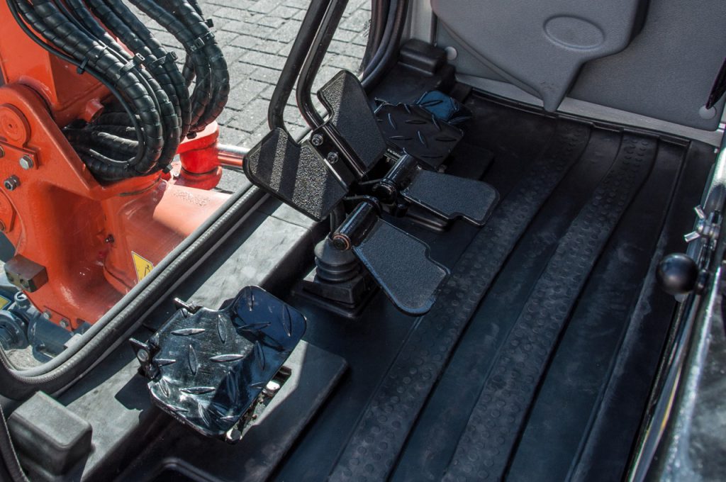 Foot controls - Atlas mini excavator AC 20F