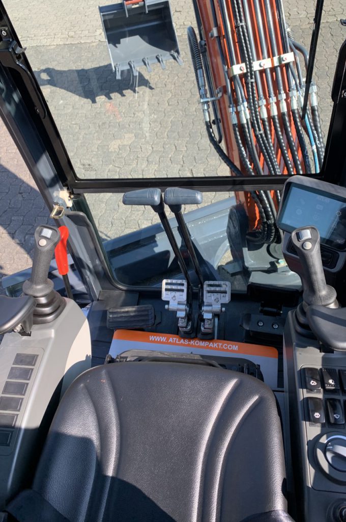 Seat and controls - Atlas mini excavator AC 60UF
