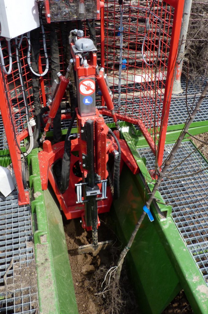 GPS marking for planting distance on the PL-40 F3 fruit tree plant machine