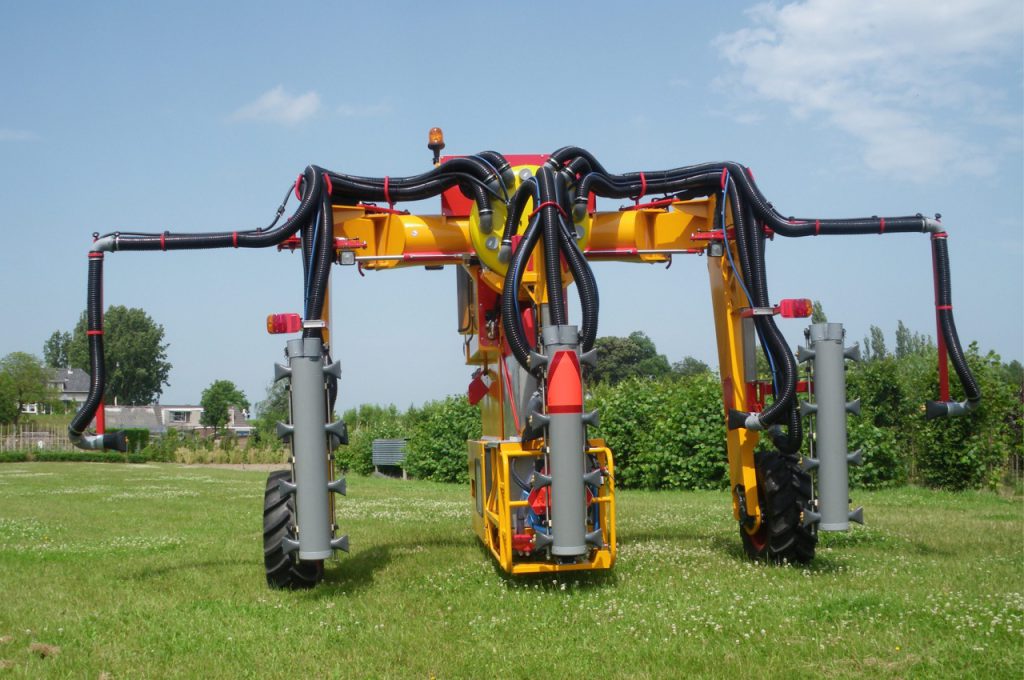 HWD-395 - Multitrike high clearance tractor for strawberries