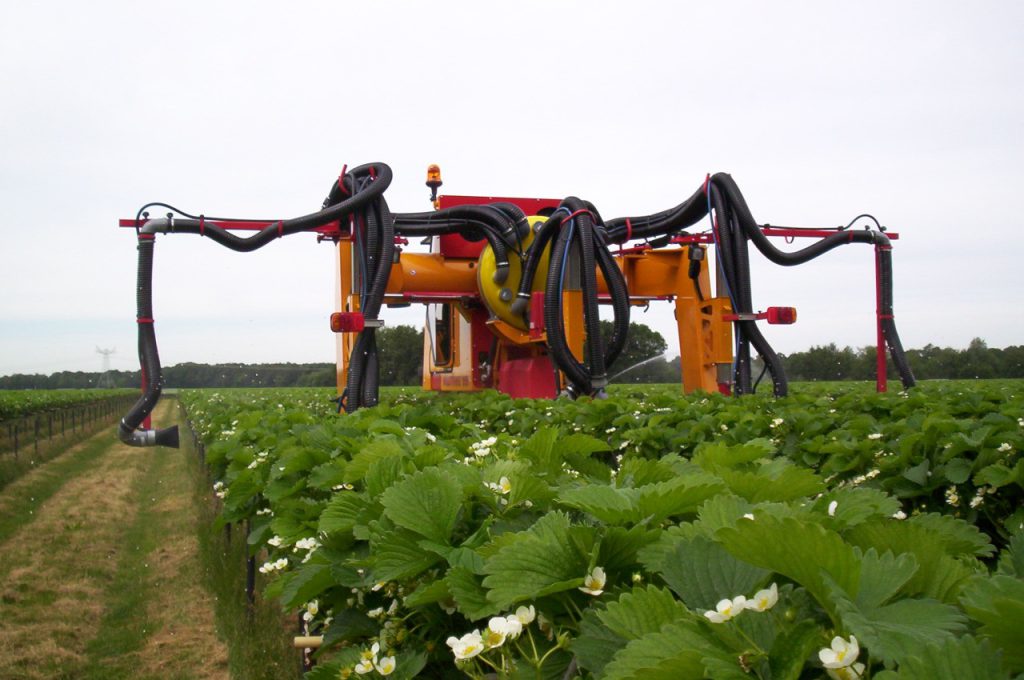 HWD-395 - Multitrike high clearance tractor for strawberries
