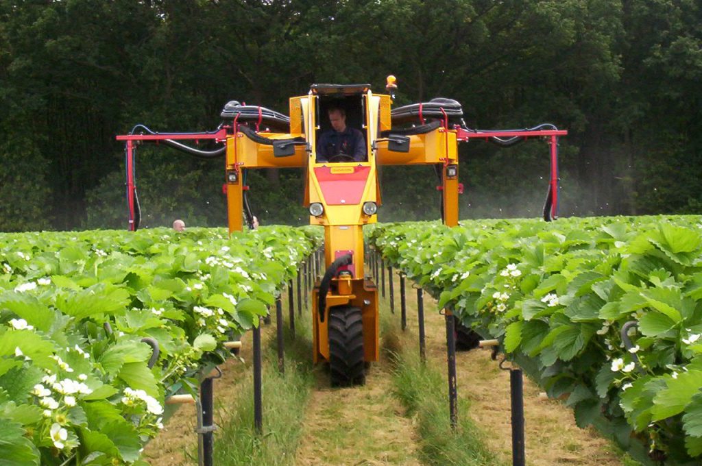 HWD-395 - Multitrike high clearance tractor for strawberries