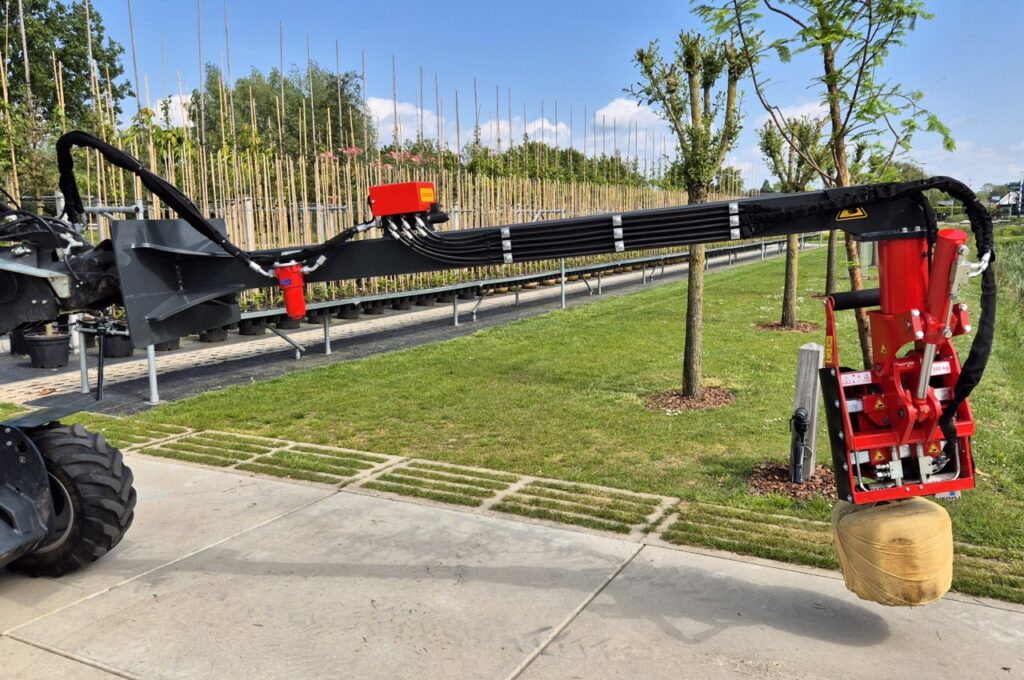 Hydraulic tree loading clamp (HBK) on loading jib with rotator and quick coupler for Norcar