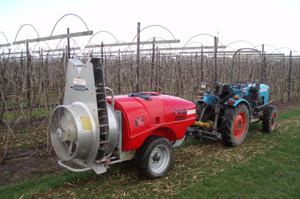 Dragone K1-K2 trailed 400 liter cross-stream sprayer