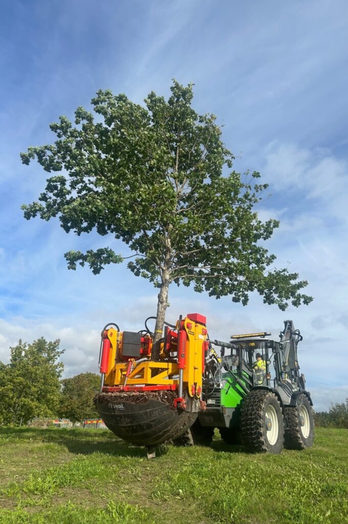 KLR-2000 loader-excavator combination