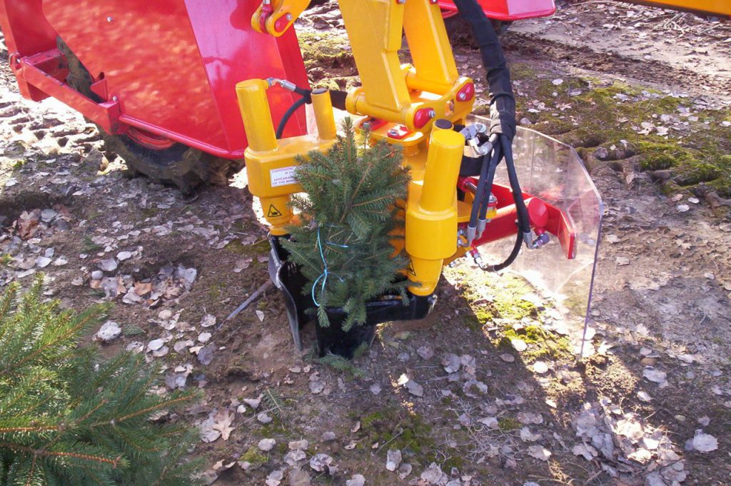 KLR-300 M tree spades - Multitrike high clearance tractor for young avenue trees