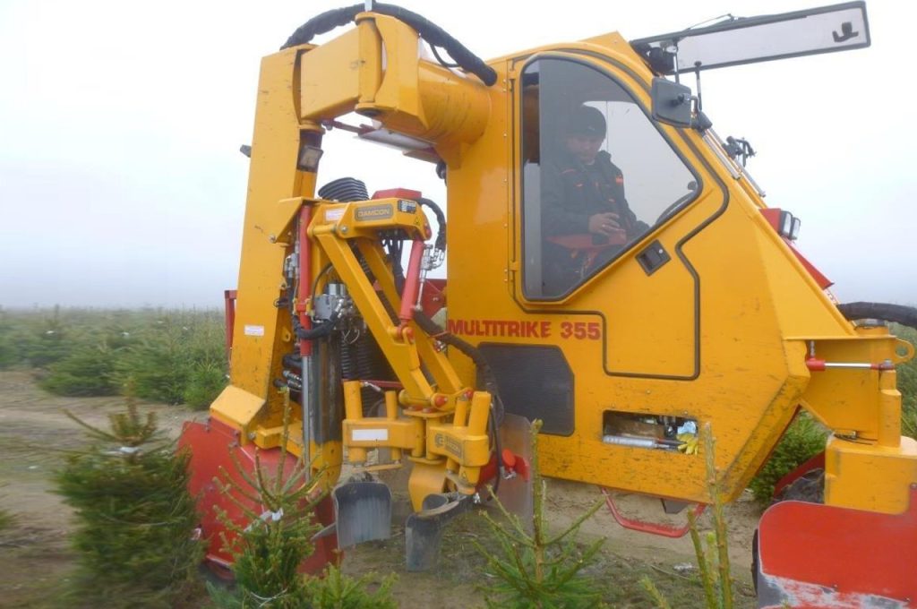 KLR-300 tree spades - Multitrike high clearance tractor for christmas trees