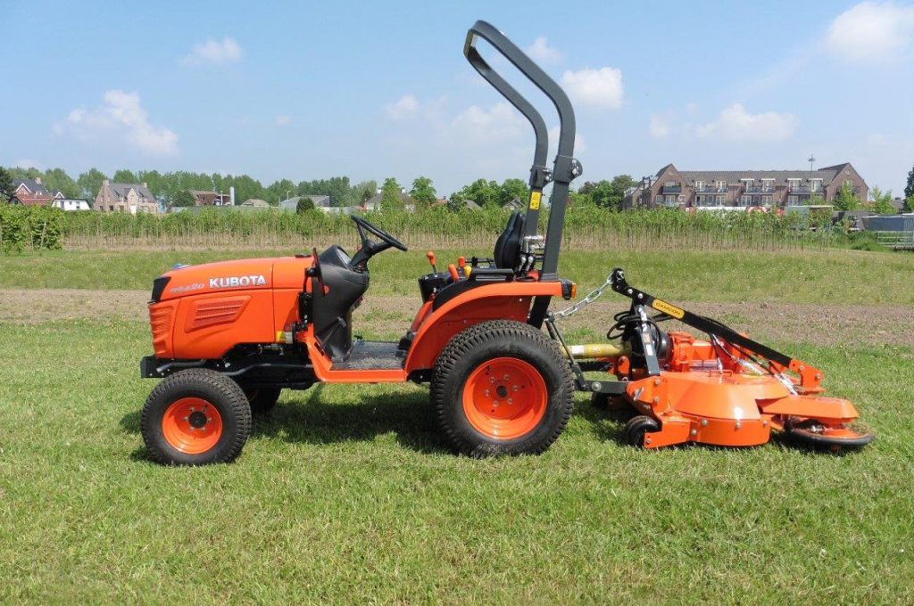 Kubota compact tractor B2420 with Perfect mower