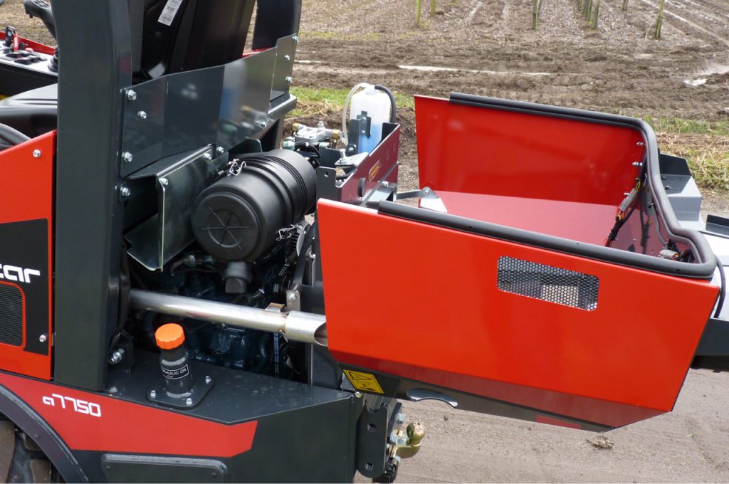 engine compartment - Norcar A7750articulated loader