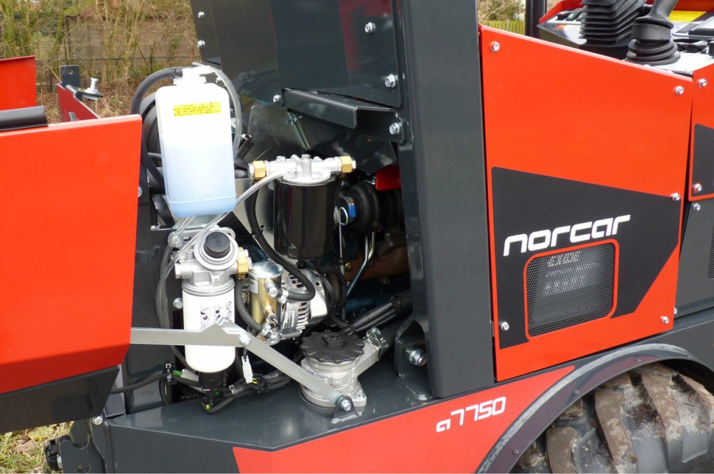 engine compartment - Norcar A7750 articulated loader