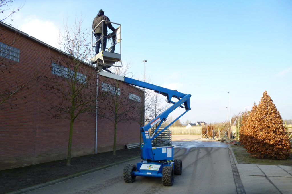 Nifty HR12 4X4 rough terrain lift platform