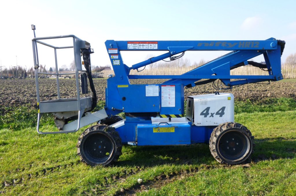 Nifty HR12 4X4 rough terrain lift platform