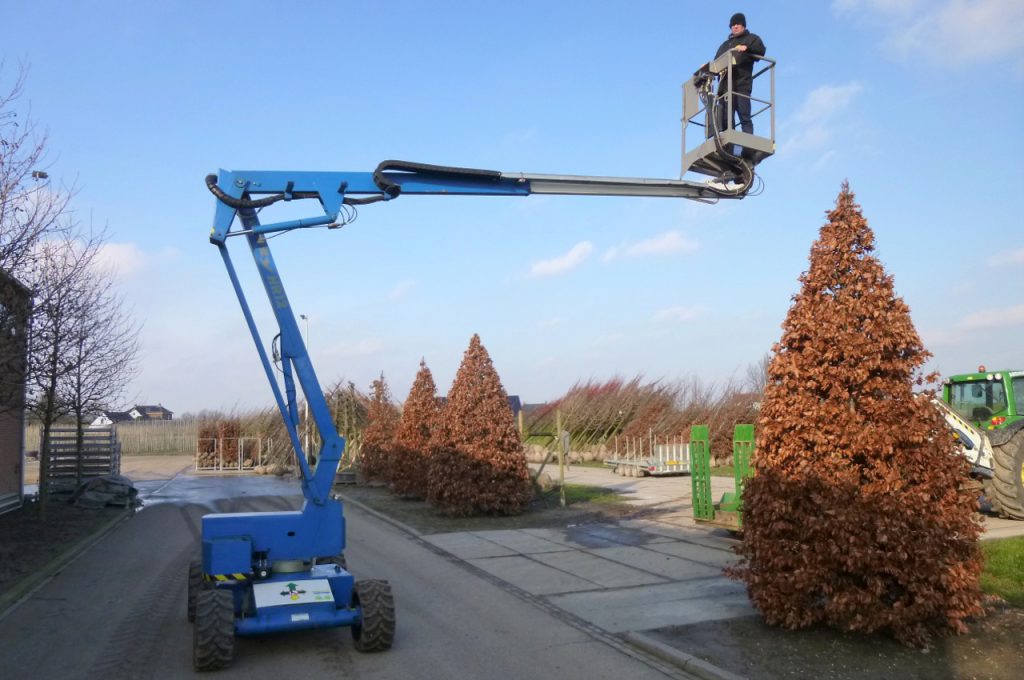 Nifty HR12 4X4 rough terrain lift platform