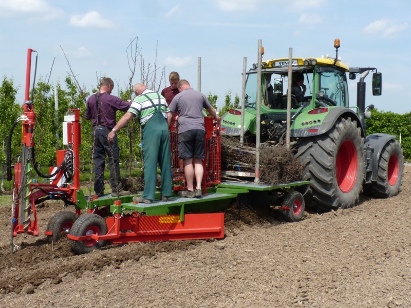 PL-40 F3 fruit tree plant machine with pole presser