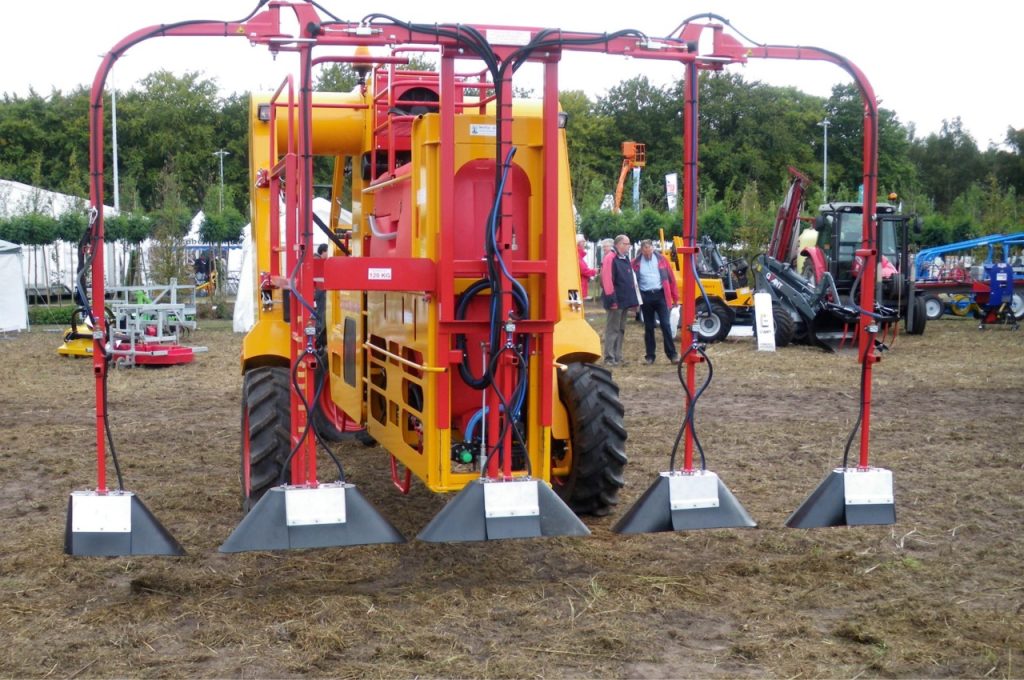 RVS hoods on portal tractor