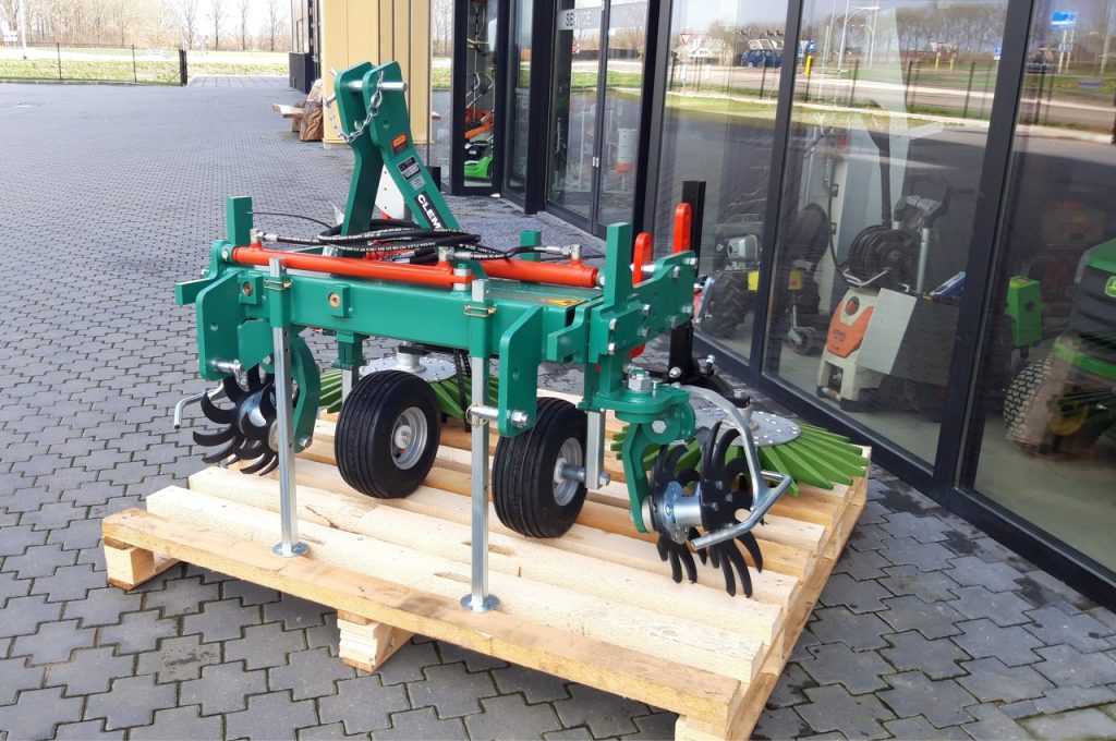 SB 2 with finger weeders and roller hooks