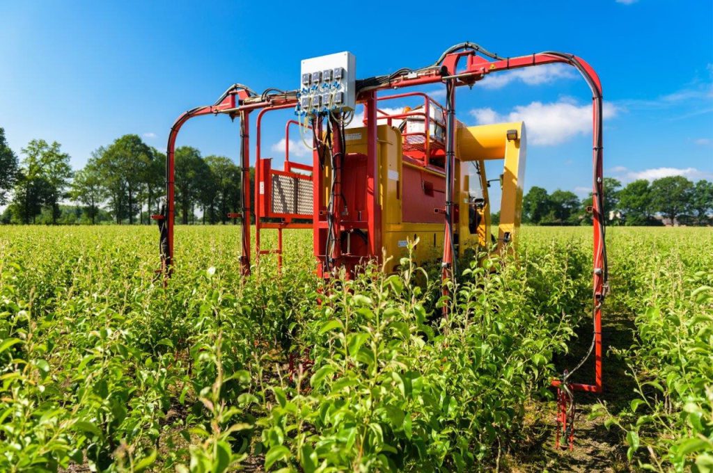 Agricult LVS system - Multitrike high clearance tractor for fruit trees