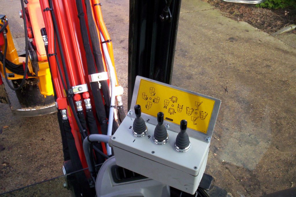 control excavator mounted tree spade