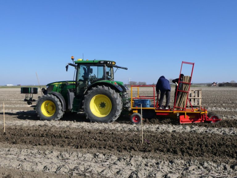 Laying irrigation hose with PL-40