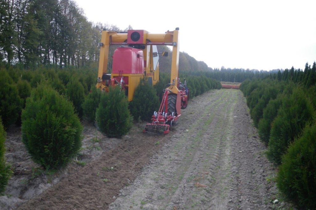 Cultivator 3 rows - Multitrike high clearance tractor for shrubs and conifers