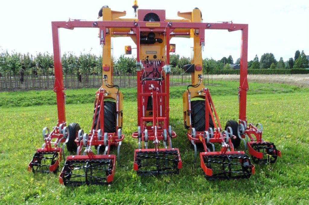 Cultivator on a portal frame - Multitrike high clearance tractor for young avenue trees