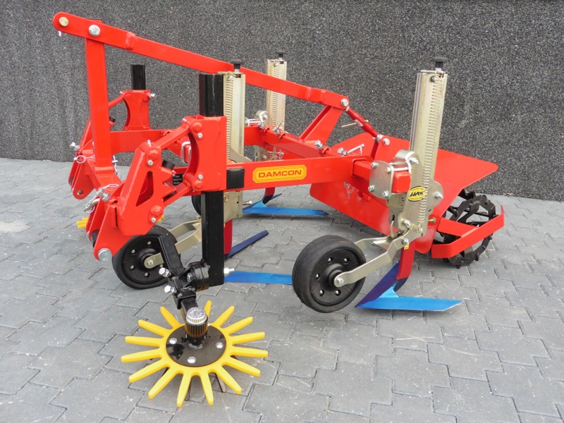 Damcon hoeing machine