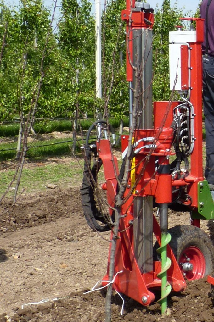 hole drill for concrete poles on the PL-40 F3 fruit tree plant machine