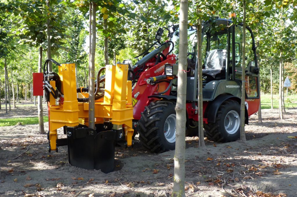 KLR-700 tree spade mounted on Weidemann 1380