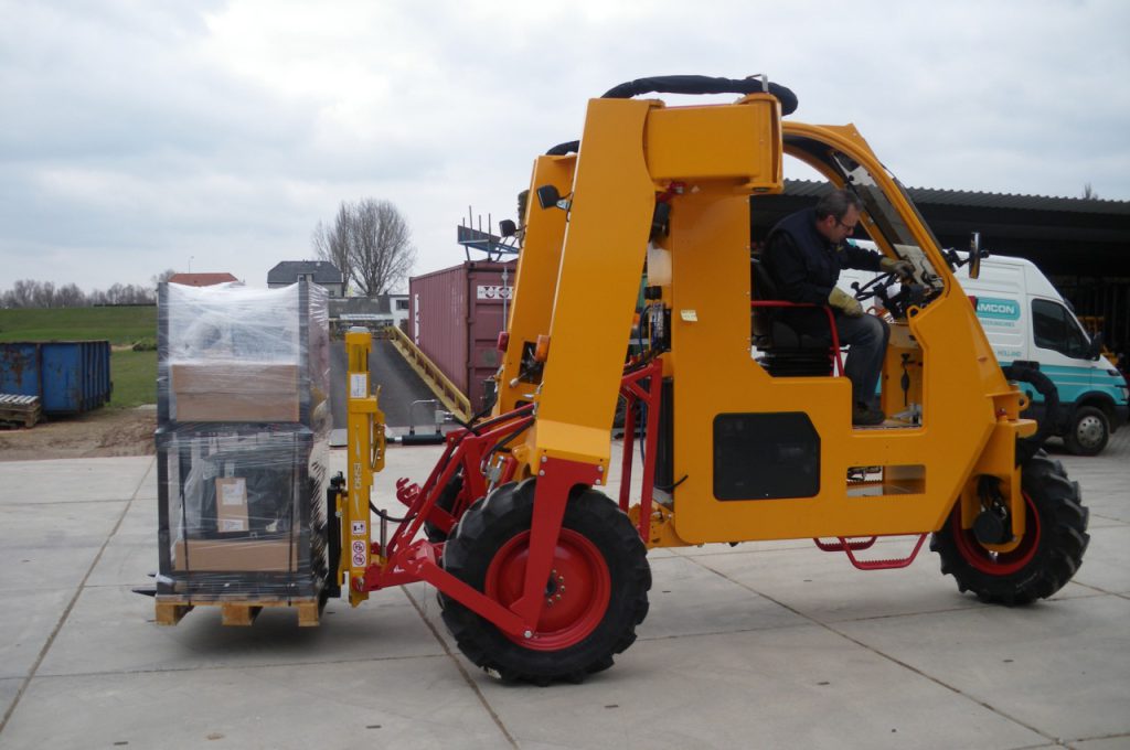 lifting-mast - Multitrike high clearance tractor for shrubs and conifers