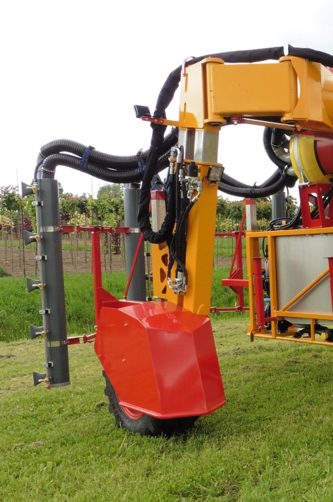 Slope compensation for Multitrike high clearance tractor