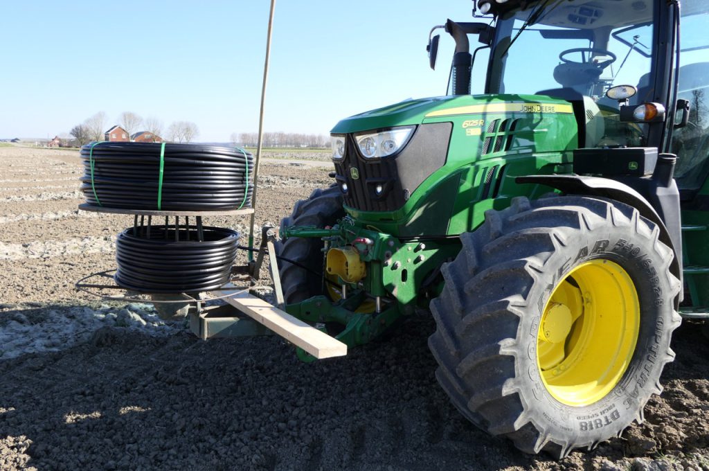 Laying irrigation hose with PL-40