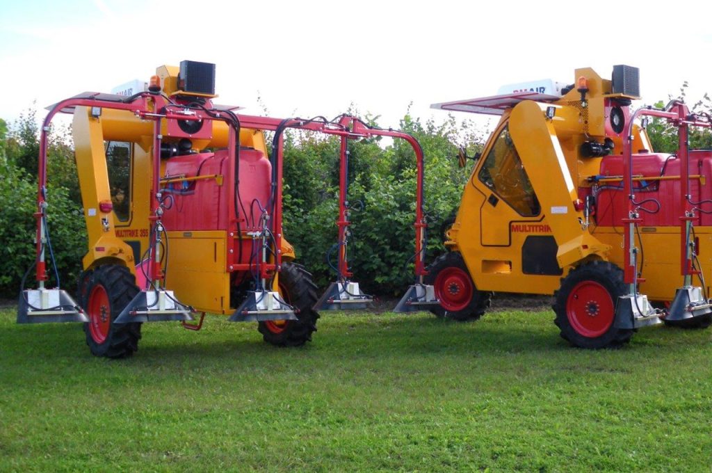 Weed control - Multitrike high clearance tractor for fruit trees