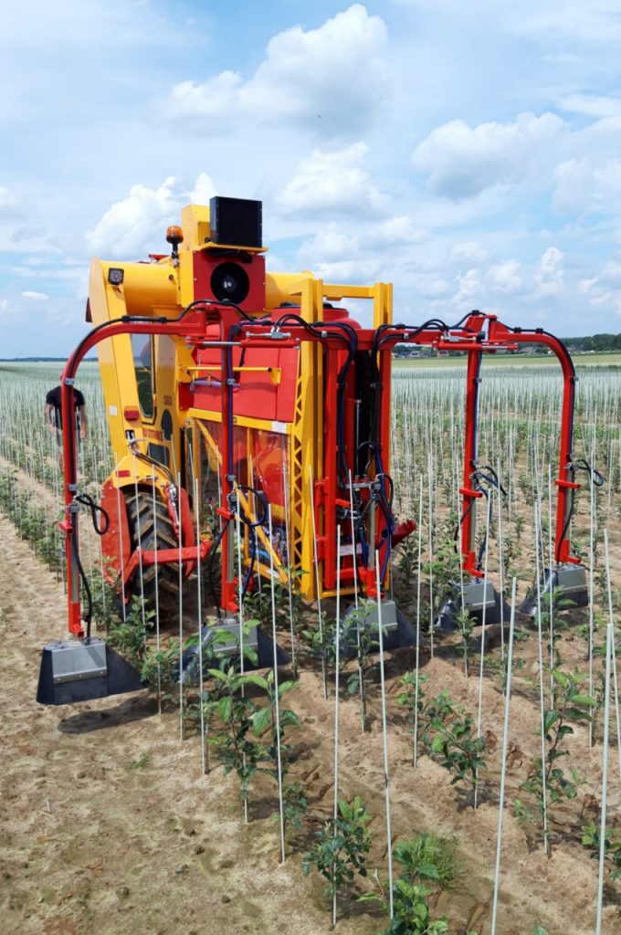 Weed sprayer - Multitrike high clearance tractor for fruit trees