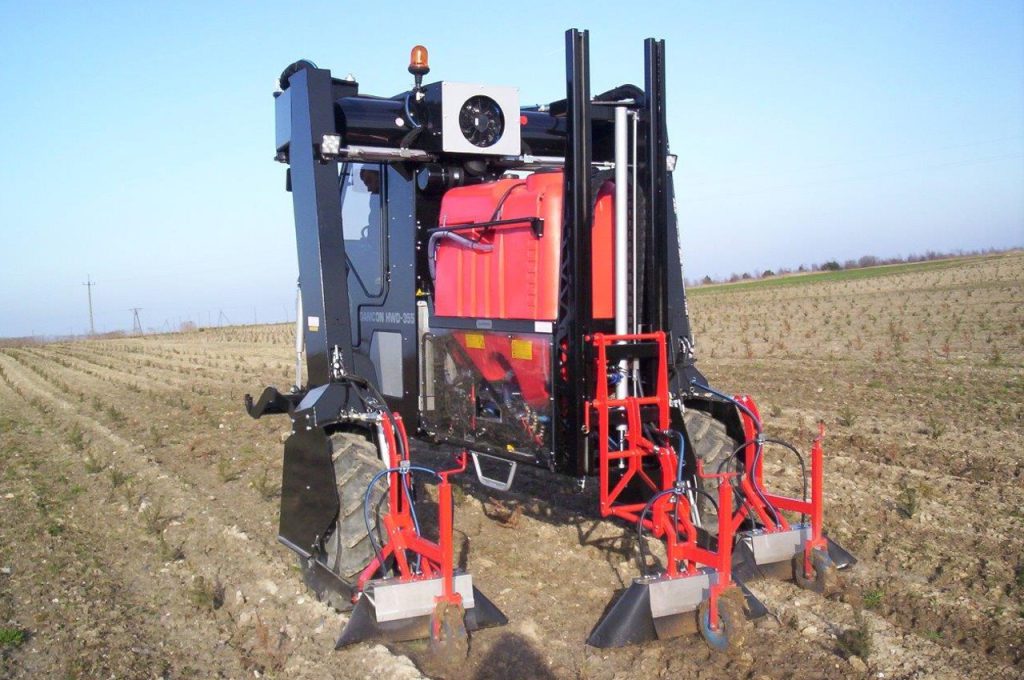 Weeds cap stainless steel adjustable in width - Multitrike high clearance tractor for christmas trees