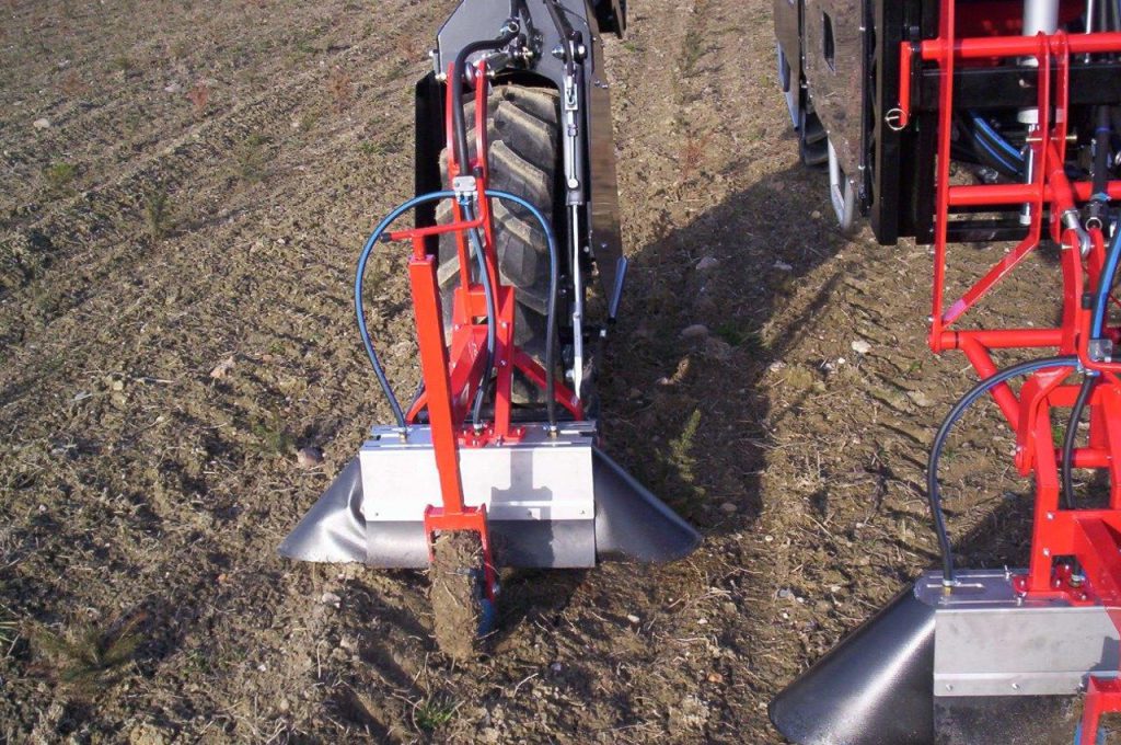 Weeds cap stainless steel adjustable in width - Multitrike high clearance tractor for christmas trees