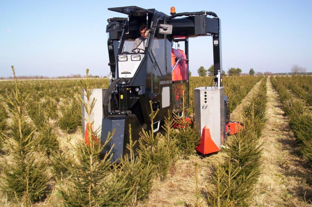 Row fertilizer RB 200 - Multitrike high clearance tractor for christmas trees