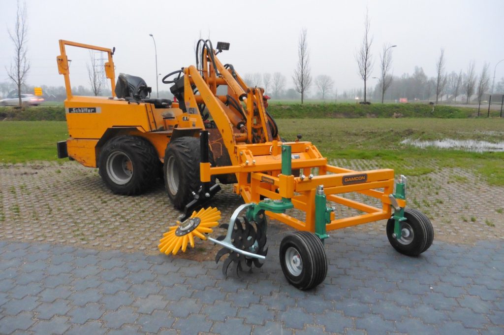 Roller hooks and finger weeder on Damcon frame