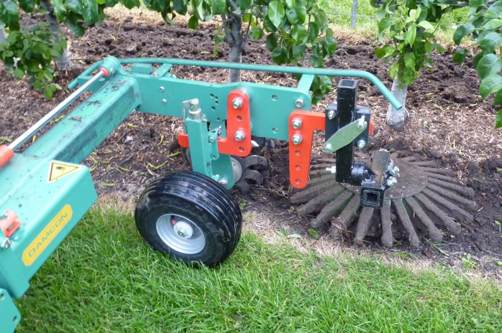 Roller hooks and finger weeders on Clemens SB compact frame