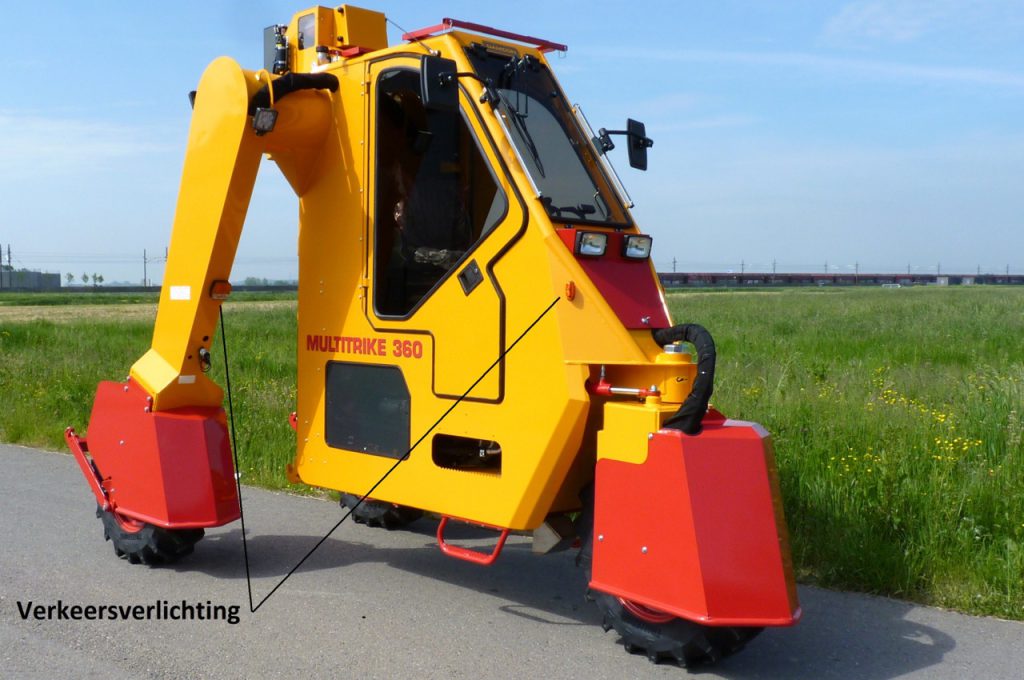 Navigation lights for Multitrike high clearance tractor