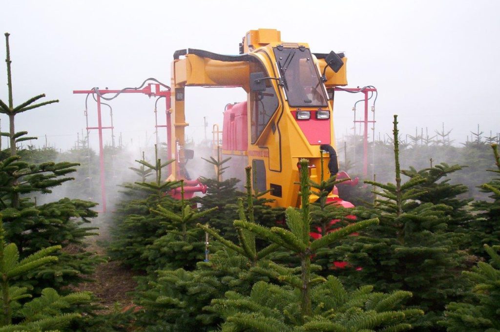 Vertical spray bars - Multitrike high clearance tractor for christmas trees