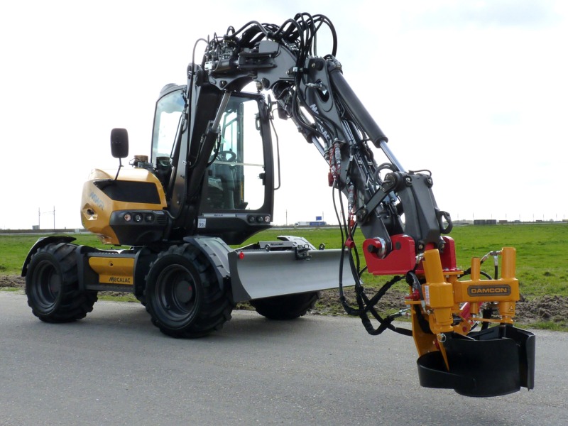 Mecalac and Damcon tree spade, a perfect and beautiful combination