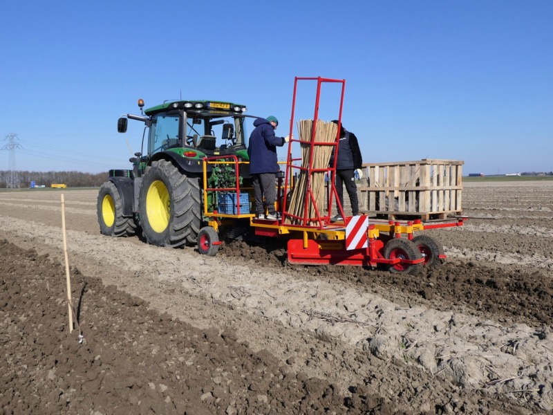 Laying irrigation hose with PL-40