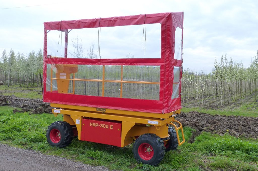 Canopy on HSP-300 E - Pruning platform option