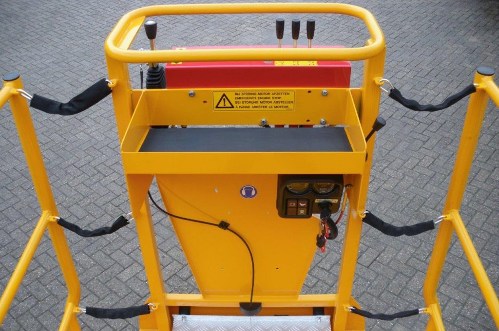 In width adjustable platform - Pruning platform option