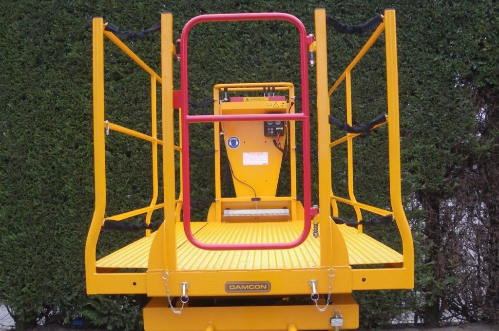 In width adjustable platform - Pruning platform option